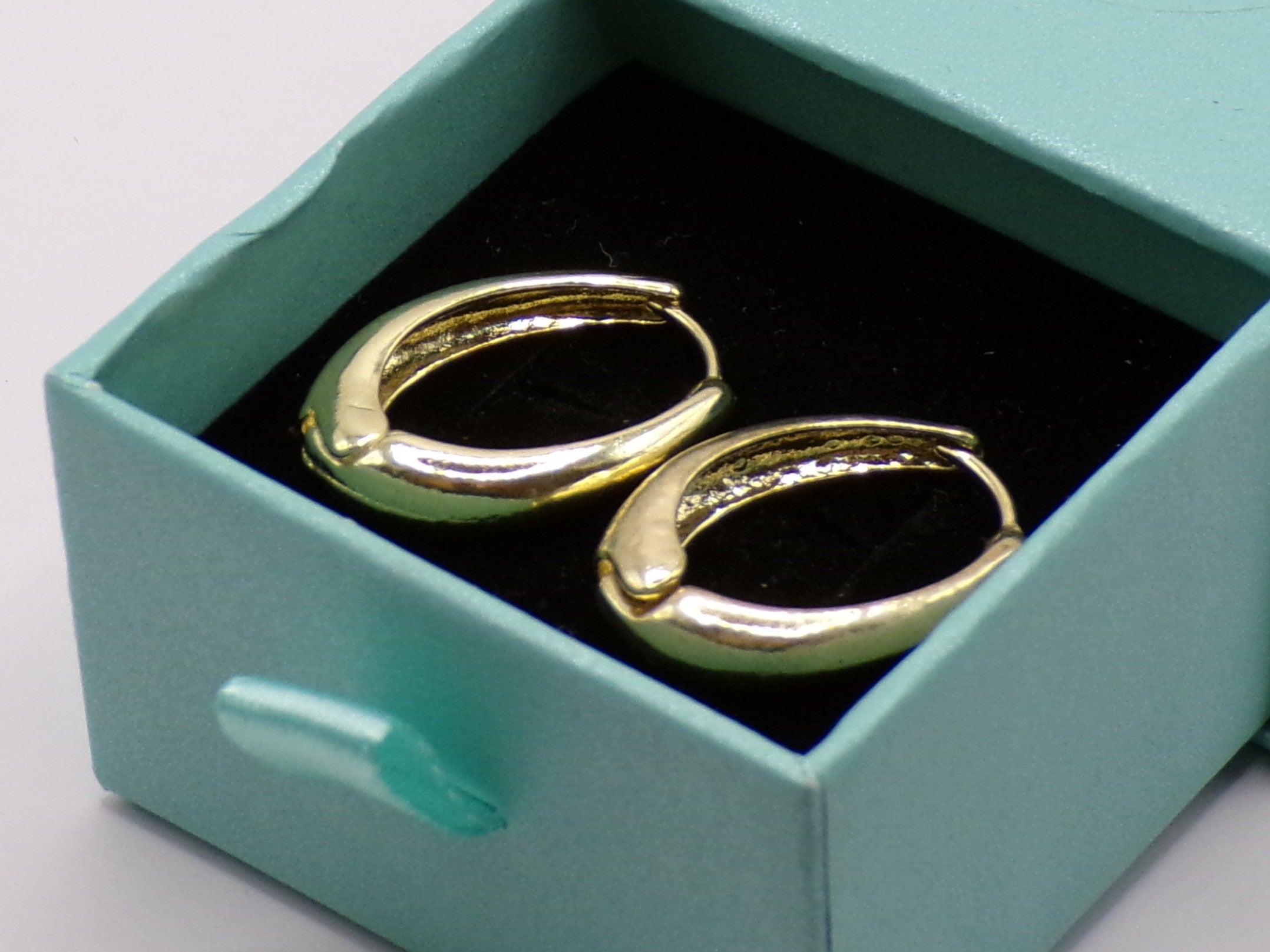 Χρυσό περίγραμμα